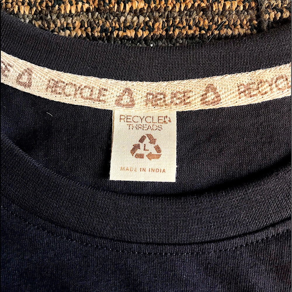 Recycle Threads, Large, cropped tee - Picture 4 of 4